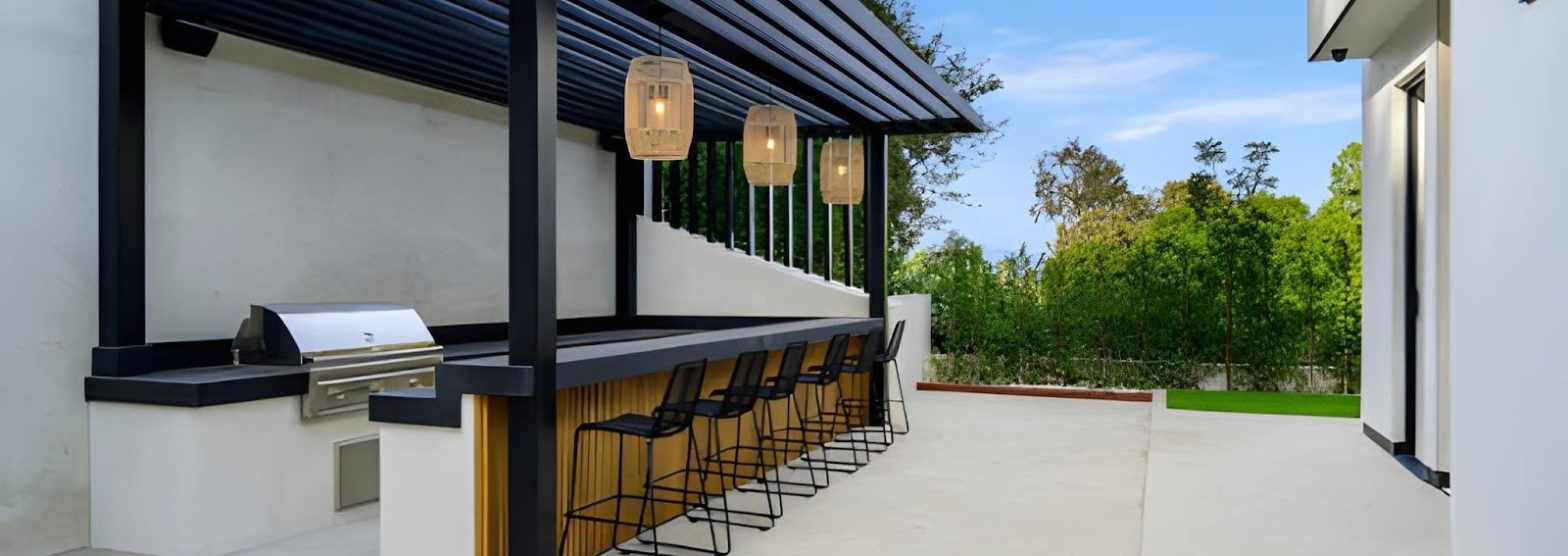 Outdoor Kitchen Ideas for Gardens in Every UK Season