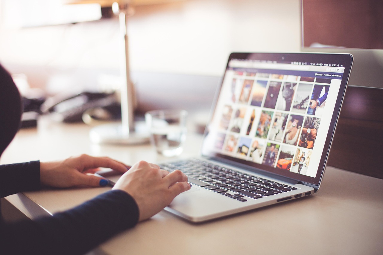 Computer, desk, typing — Navigate Global Markets with Forex Trading Opportunities
